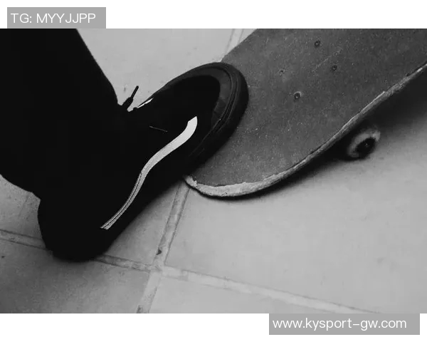 Nike申请佩奇Logo商标设计灵感来自水桶造型与姓名谐音结合的创意探索